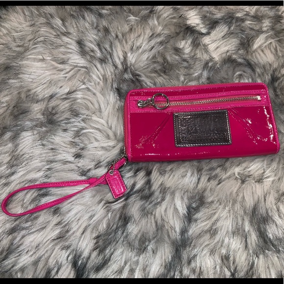 Coach Handbags - đź’‹Coach Poppy Pink Patent Leather Wallet Coach Handbags - đź’‹Coach Poppy Pink Patent Leather Wallet